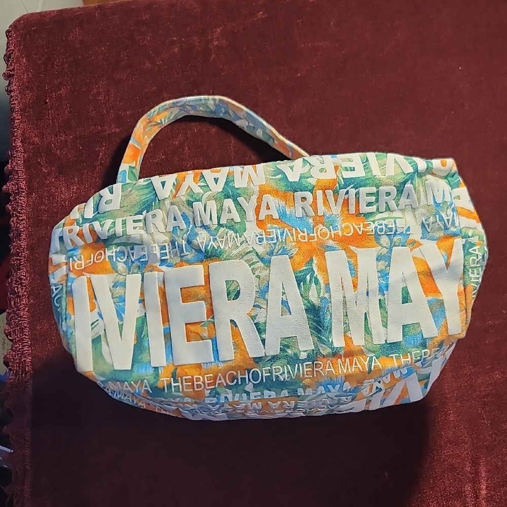 Robin Ruth Riviera Multicolor Text Shoulder Bag - Picture 5 of 6